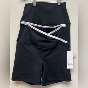 2/$35🧘‍♀️🚴🏻‍♀️ Yogalicious Black Leggings with White Accent